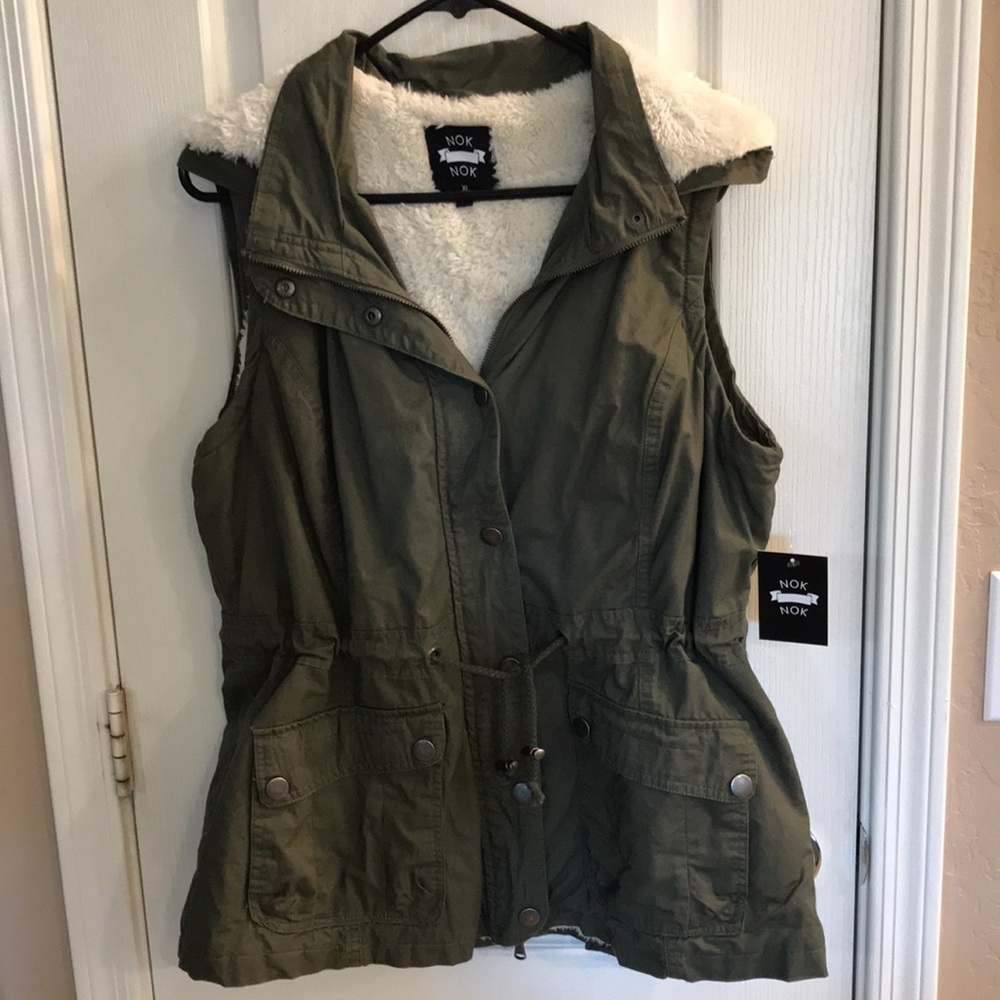 NWT - NOK NOK Army Green Hooded Faux Fur Lined Military Utility Vest – size XL